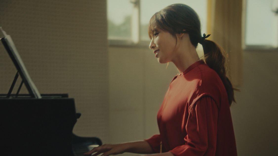 新TVCM「きっと幸せは、さわれるくらい、そばにある。幸せの紅茶。」篇