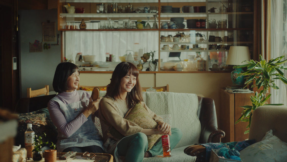 新TVCM「きっと幸せは、さわれるくらい、そばにある。幸せの紅茶。」篇