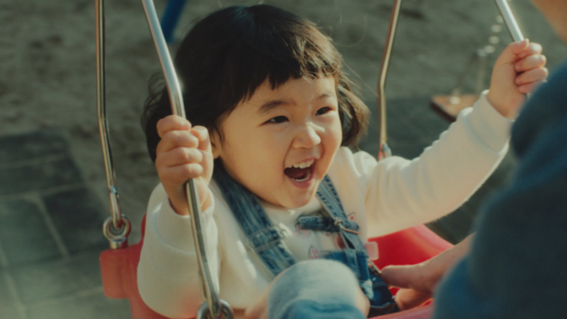 新TVCM「きっと幸せは、さわれるくらい、そばにある。幸せの紅茶。」篇