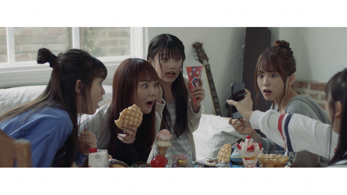 「どれくらい好きになれば」MVより