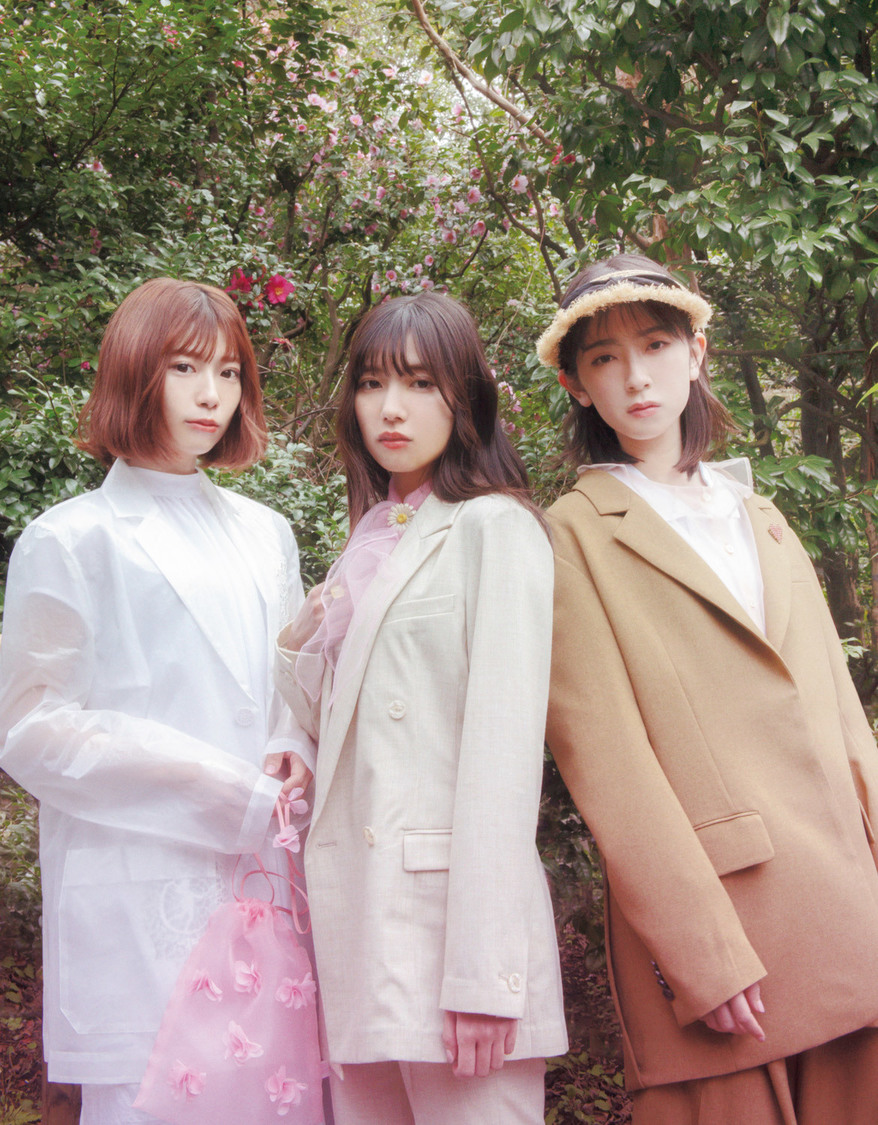 『bis』5月号 金村美玖・東村芽依・河田陽菜（すべて日向坂46）