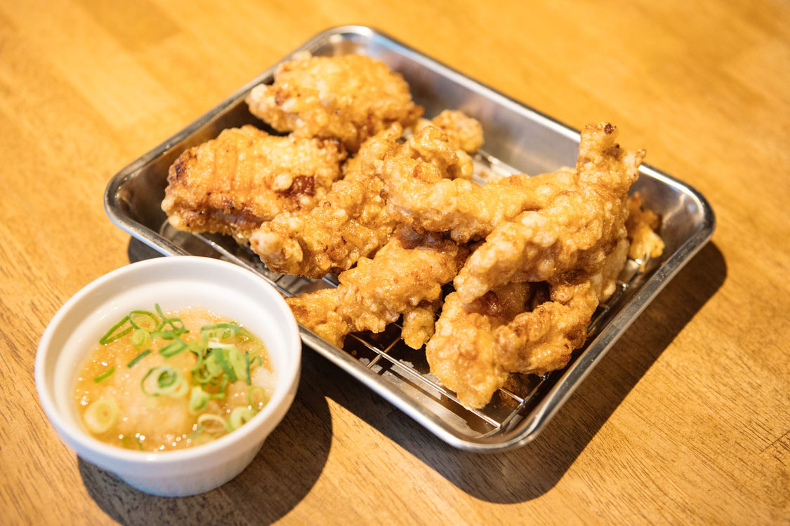「3種MIX揚げ」（左から「骨なしもも」、「ネック」、「ささみ」）｜池袋『がブリチキン。』