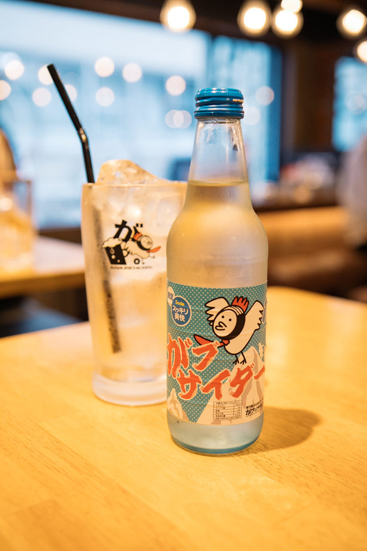 江嶋＆沖口がどうしても気になって追加注文した「がブサイダー」｜池袋『がブリチキン。』　