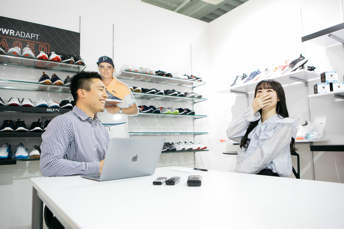 小倉豪さん（COBRA PUMAゴルフ事業部）、音嶋莉沙（＝LOVE）｜COBRA PUMAゴルフ