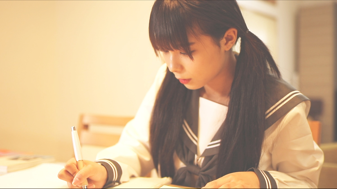 宮崎あみさ　Neontetra「Step by Step ～合格祈願～」MVより