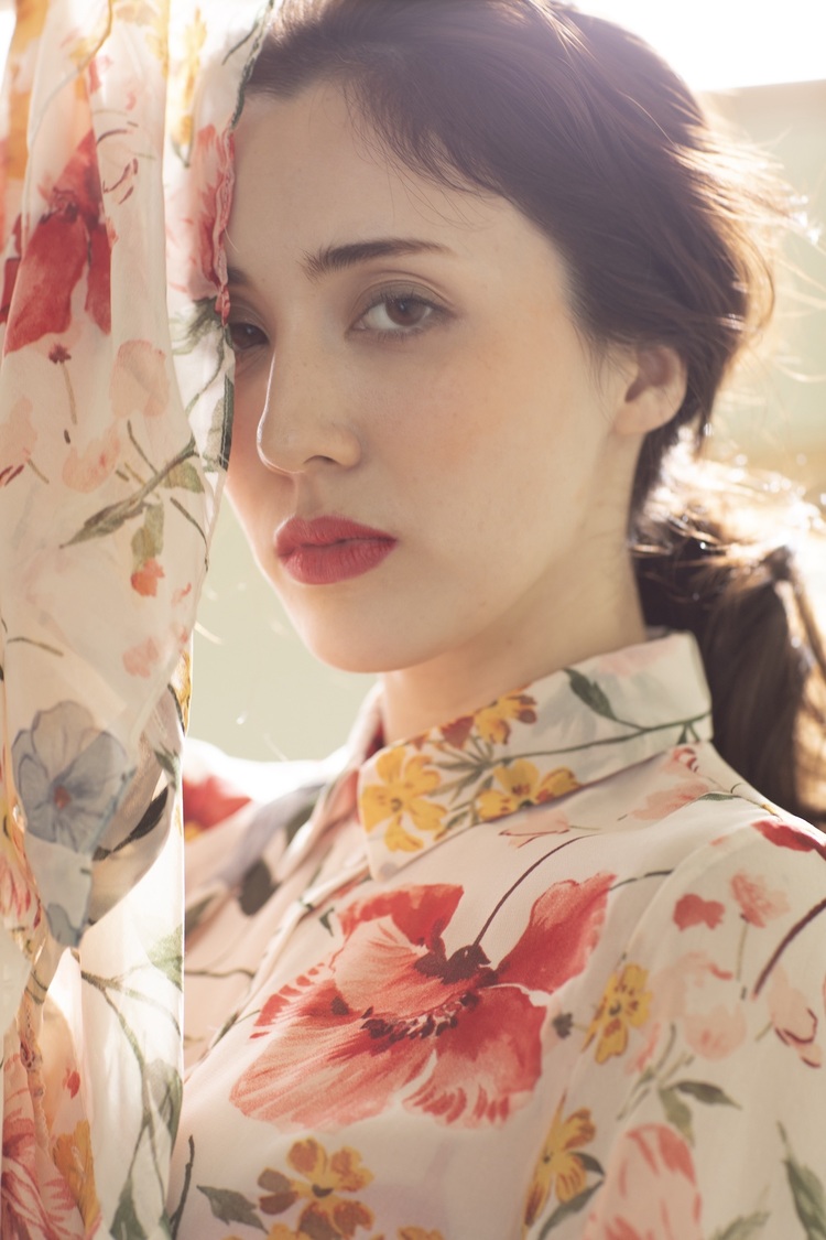 『デジタル原色美女図鑑　朝比パメラ　甘い蜜のように』より