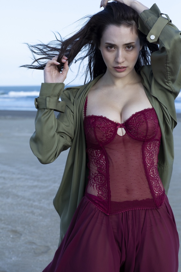 『デジタル原色美女図鑑　朝比パメラ　甘い蜜のように』より