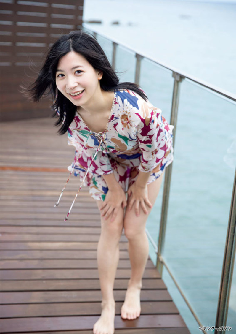 服部彩加　(C)佐藤佑一/ヤングマガジン