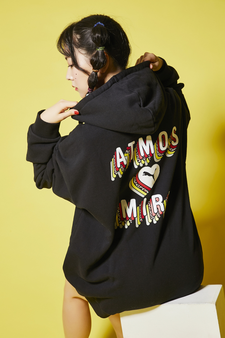 『GRAPHICS HOODY』