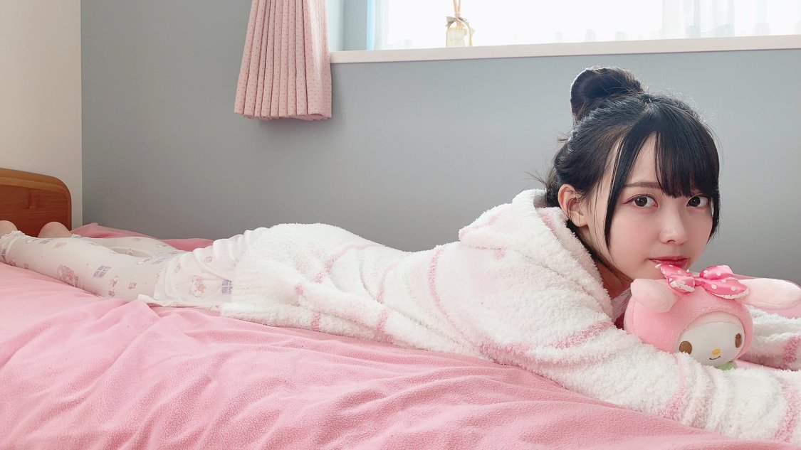 “#バーチャル背景リレー”（松本ももな）