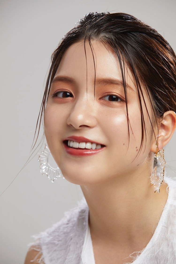 川島海荷（雑誌『CYAN』誌面カットより）