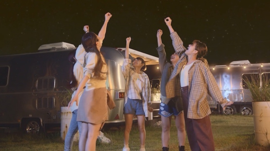 小倉唯「ハピネス*センセーション」MVより