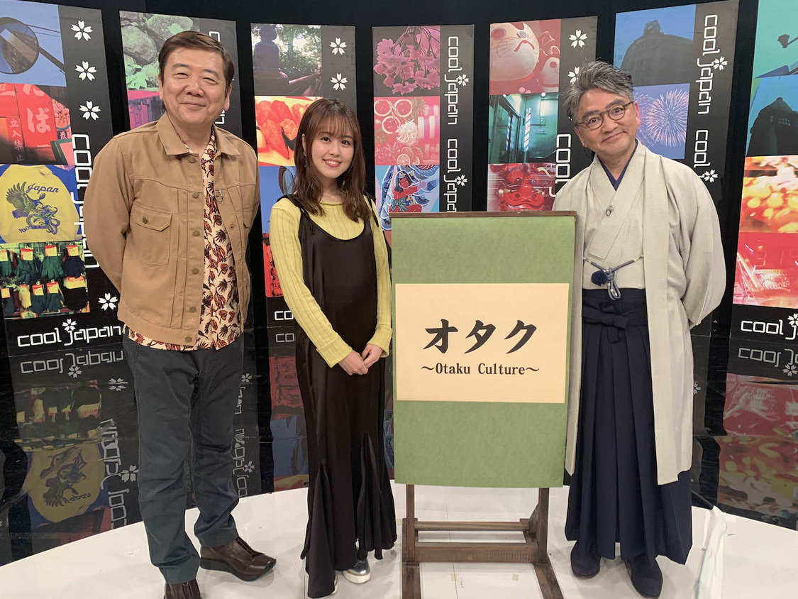 収録後記念撮影（左から鴻上尚史、日岡なつみ、中村伊知哉教授）