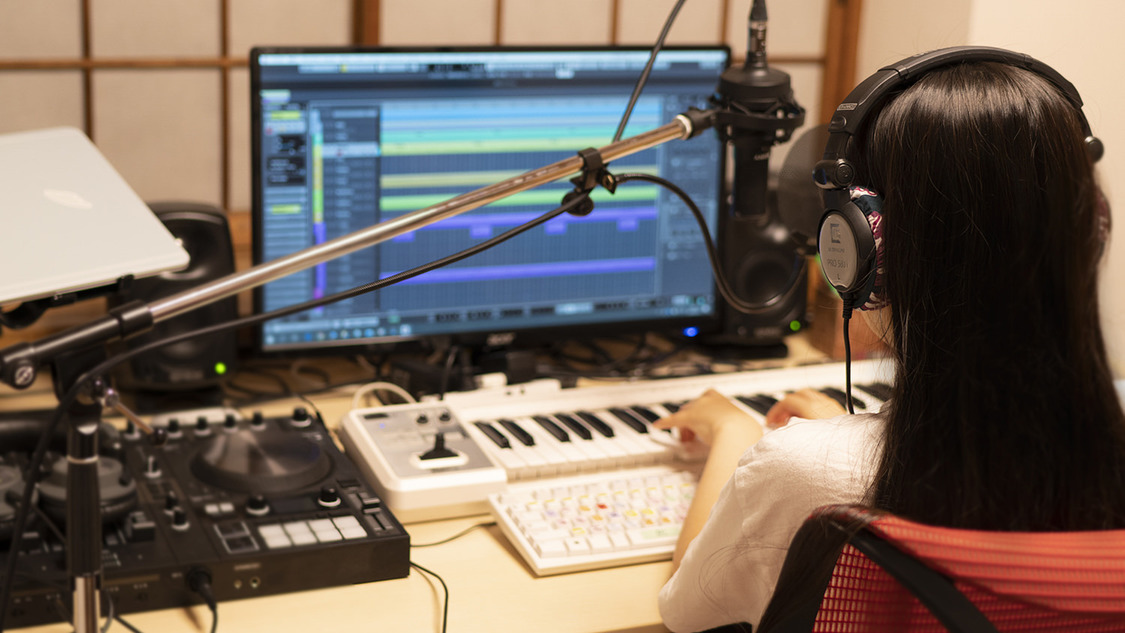 小岩井ことりの自宅作業風景