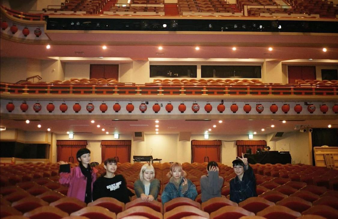 BiSH メジャー3.5thアルバム『LETTERS』告知動画より（撮影：セントチヒロ・チッチ）