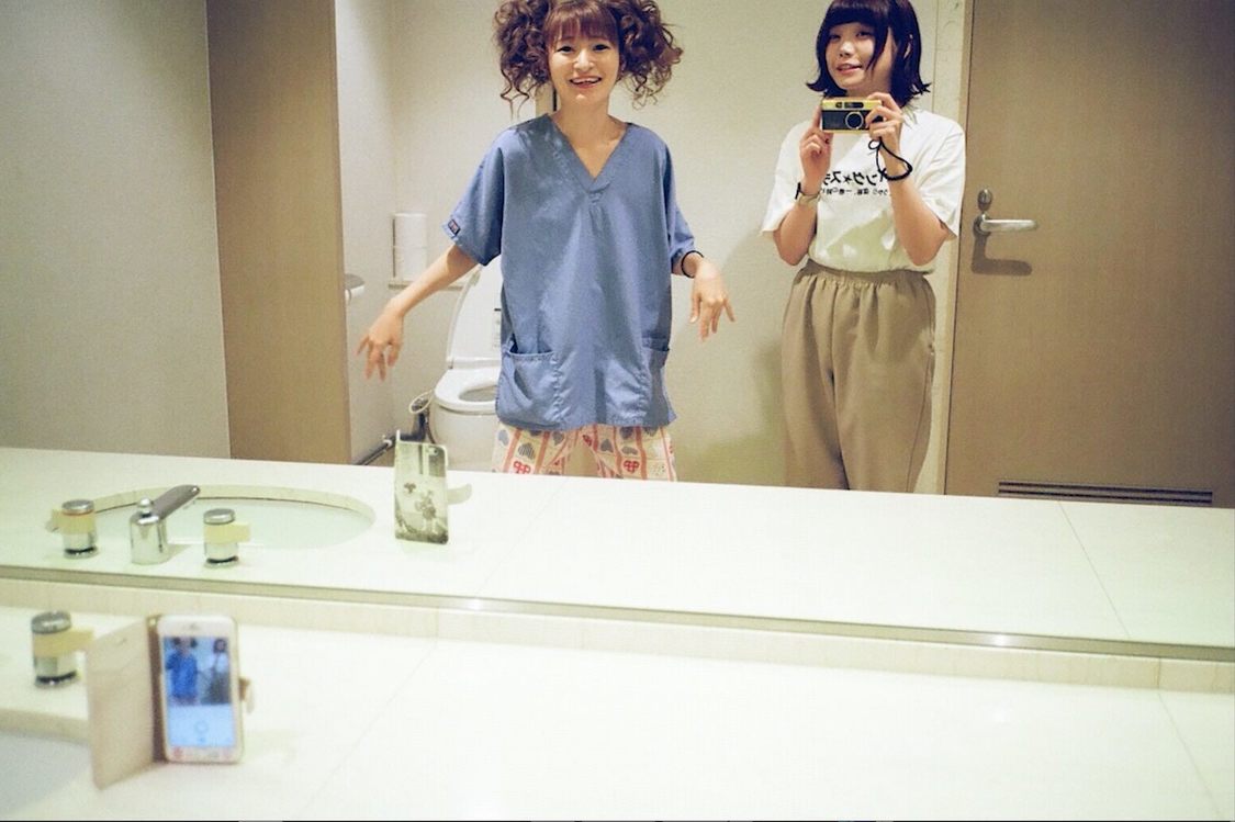 BiSH メジャー3.5thアルバム『LETTERS』告知動画より（撮影：セントチヒロ・チッチ）