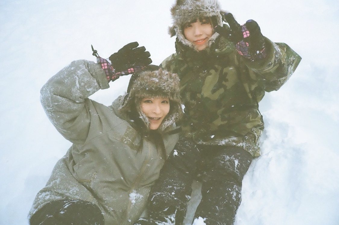 BiSH メジャー3.5thアルバム『LETTERS』告知動画より（撮影：セントチヒロ・チッチ）