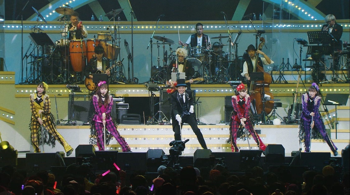 「HOLIDAY」ライブ映像より