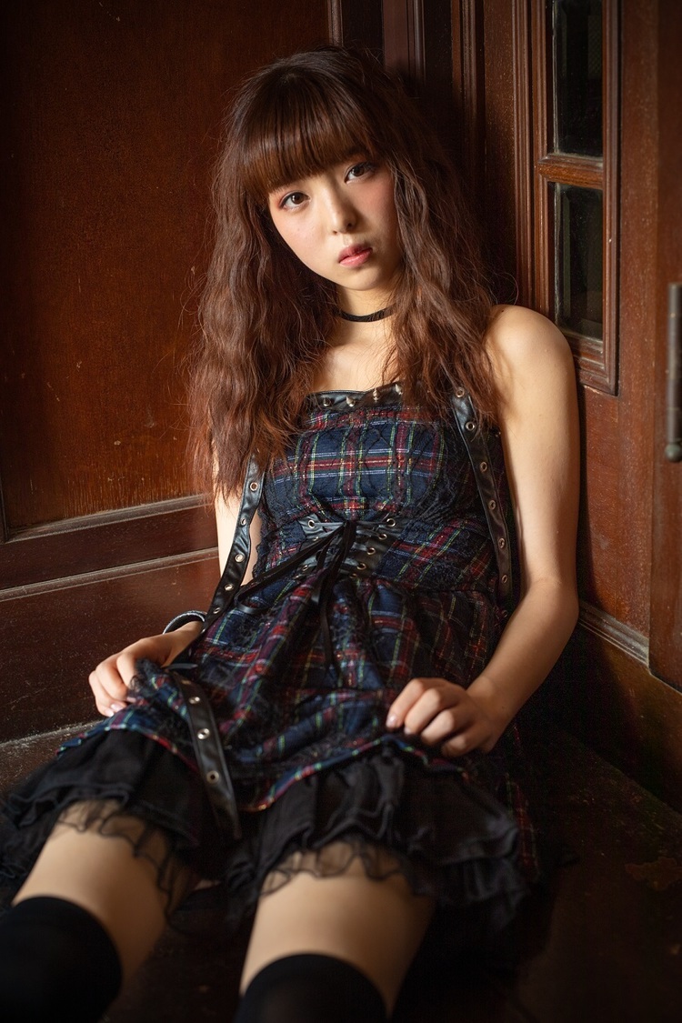 1stデジタル写真集 『デジタル原色美女図鑑　吉澤瑠莉花　Last Lolita』より