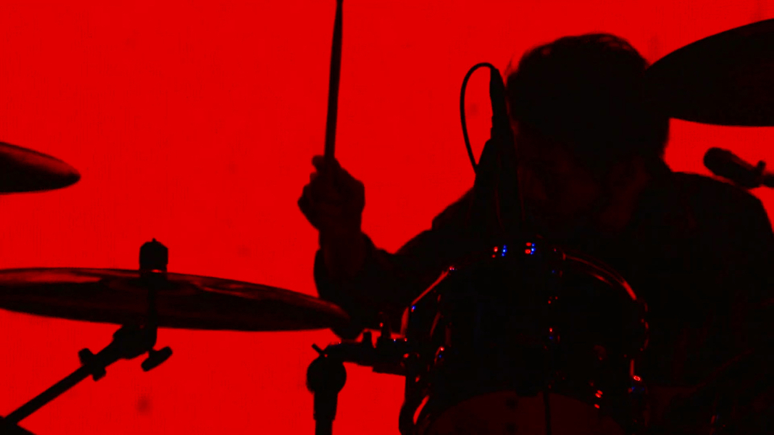 「EDGE OF NINETEEN」ライブ映像より