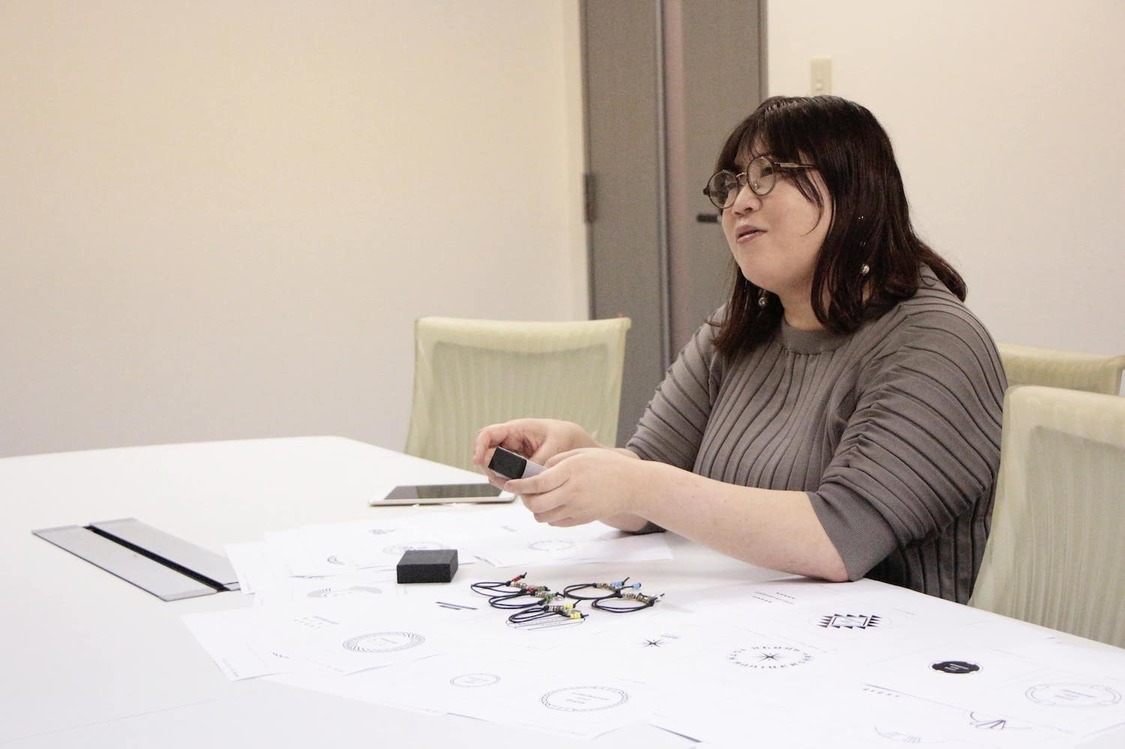 茅野しのぶ　オサレカンパニープロデュース『VIVIFY × AKB48』「AKB48 15th anniversary チャーム付きブレスレット」