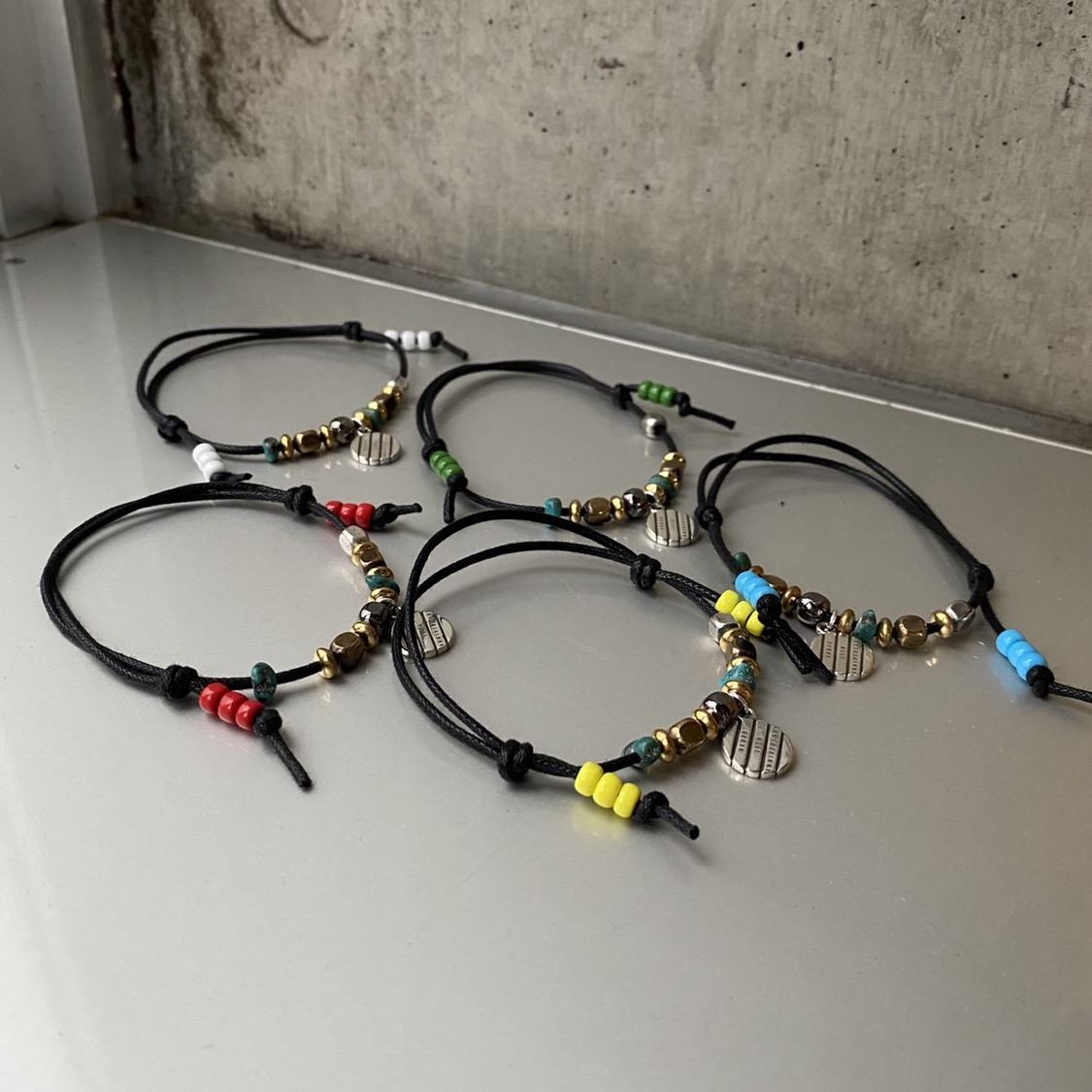 オサレカンパニープロデュース『VIVIFY × AKB48』「AKB48 15th anniversary チャーム付きブレスレット」