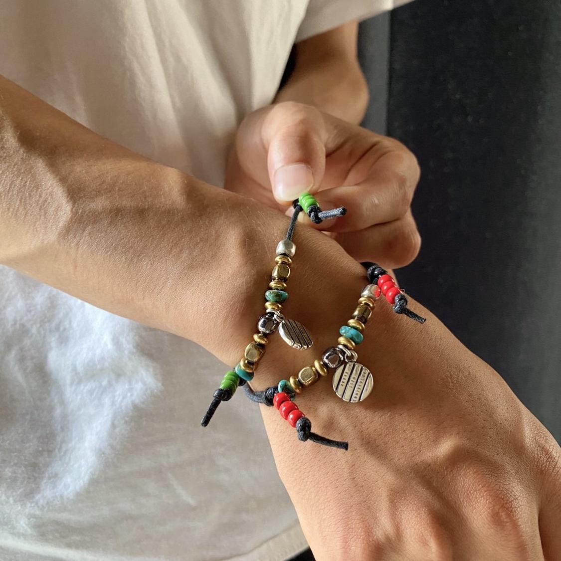 オサレカンパニープロデュース『VIVIFY × AKB48』「AKB48 15th anniversary チャーム付きブレスレット」