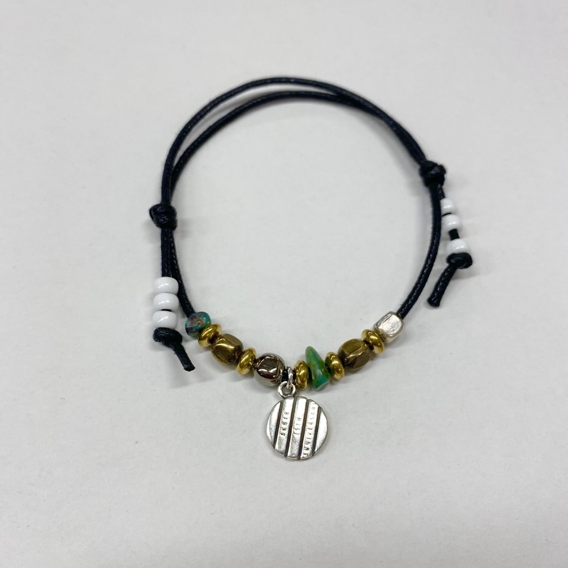 オサレカンパニープロデュース『VIVIFY × AKB48』「AKB48 15th anniversary チャーム付きブレスレット」