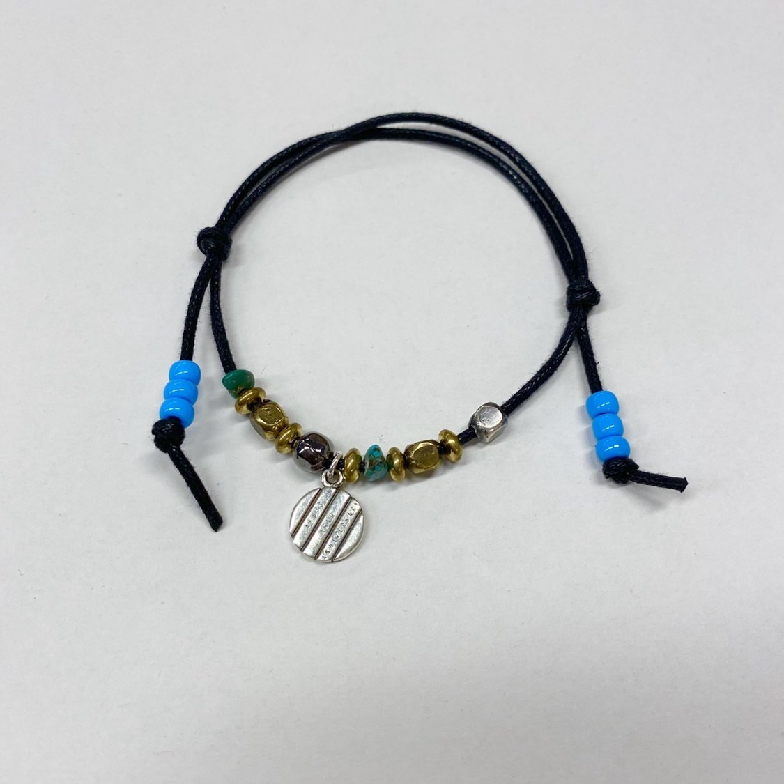 オサレカンパニープロデュース『VIVIFY × AKB48』「AKB48 15th anniversary チャーム付きブレスレット」