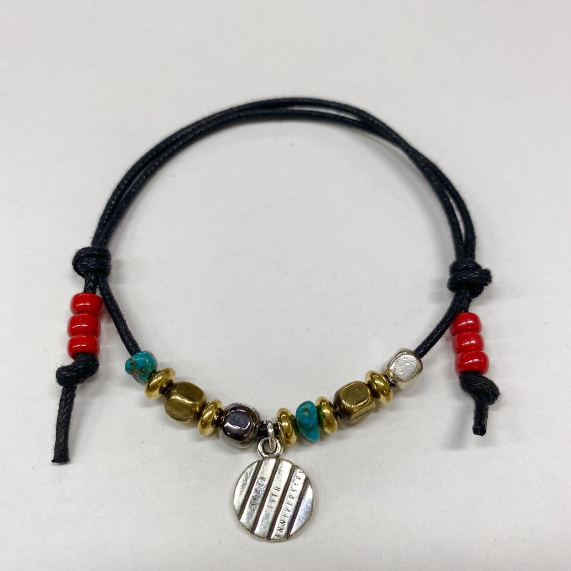 オサレカンパニープロデュース『VIVIFY × AKB48』「AKB48 15th anniversary チャーム付きブレスレット」