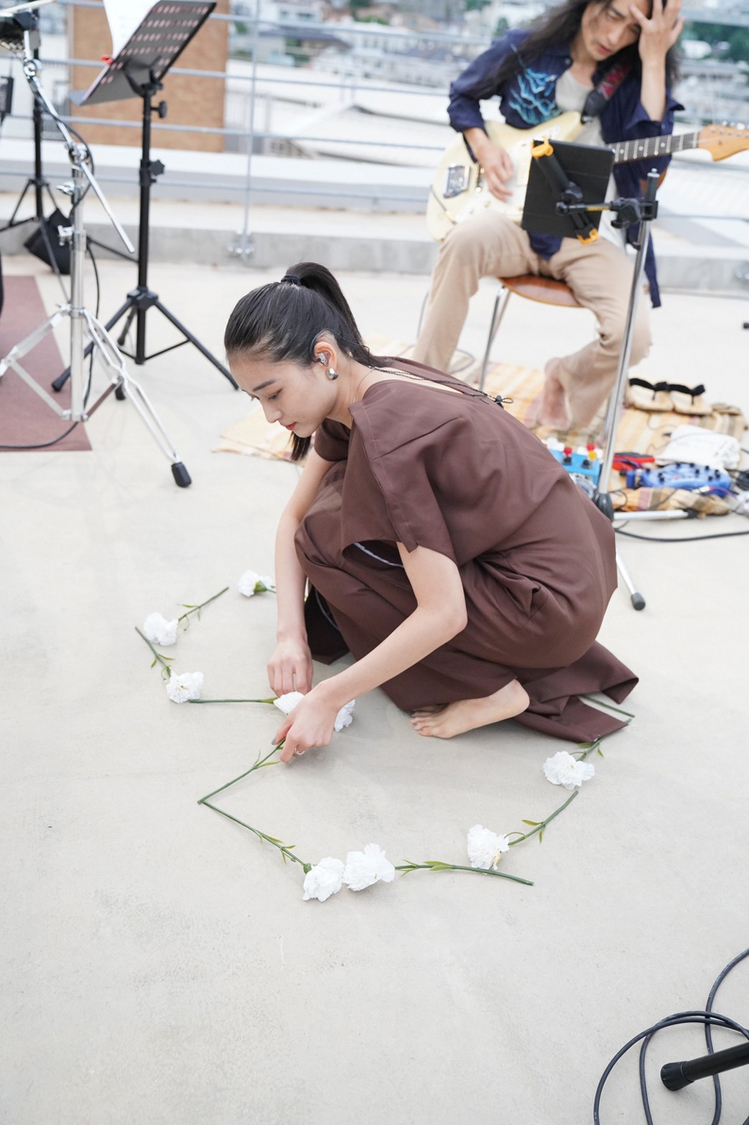 和田彩花『2020.06.21. 私たちには空があるだけだって、確かめてみよう』