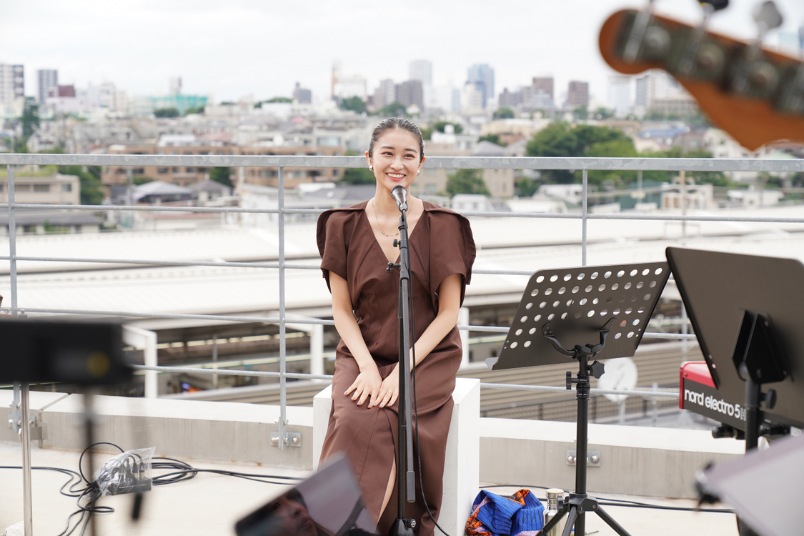 和田彩花『2020.06.21. 私たちには空があるだけだって、確かめてみよう』