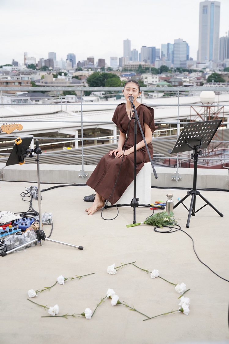 和田彩花『2020.06.21. 私たちには空があるだけだって、確かめてみよう』