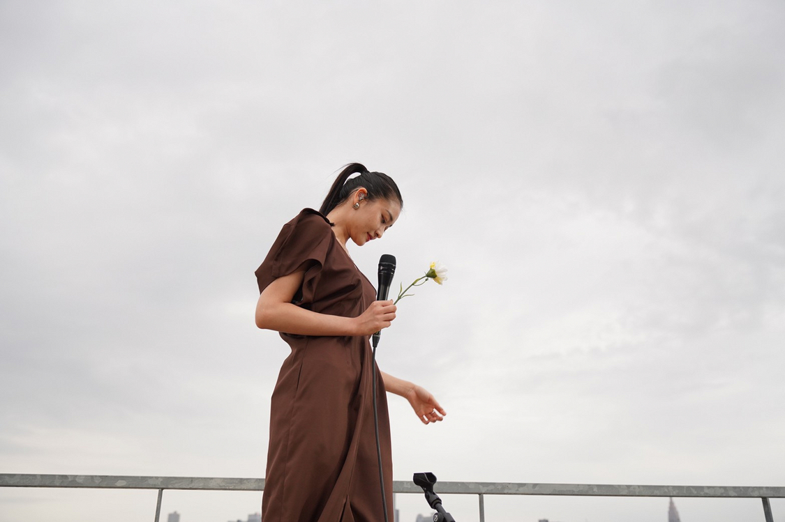 和田彩花『2020.06.21. 私たちには空があるだけだって、確かめてみよう』