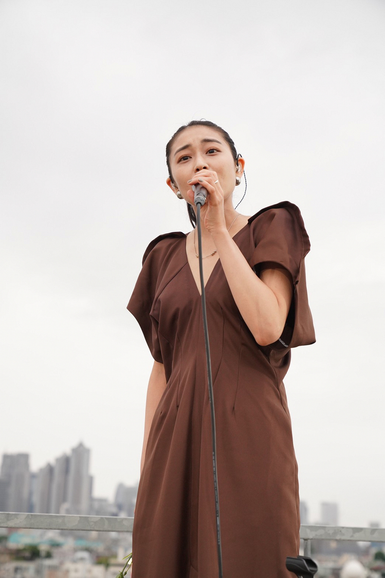 和田彩花『2020.06.21. 私たちには空があるだけだって、確かめてみよう』