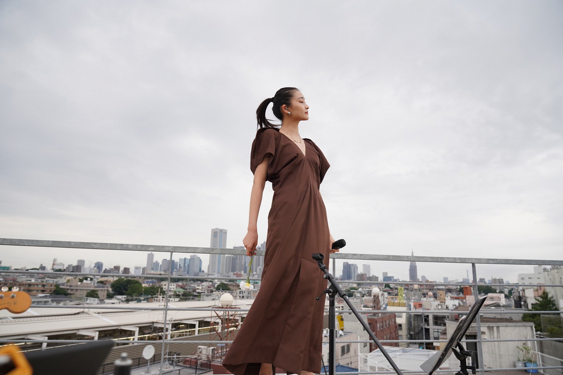 和田彩花『2020.06.21. 私たちには空があるだけだって、確かめてみよう』