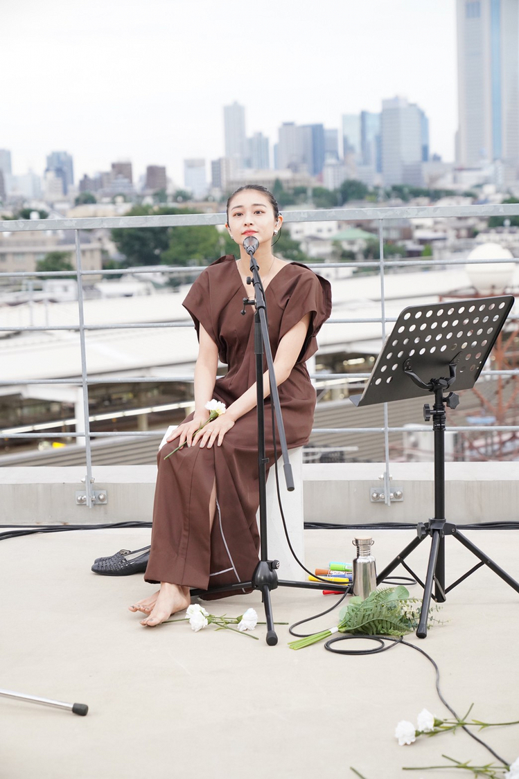 和田彩花『2020.06.21. 私たちには空があるだけだって、確かめてみよう』