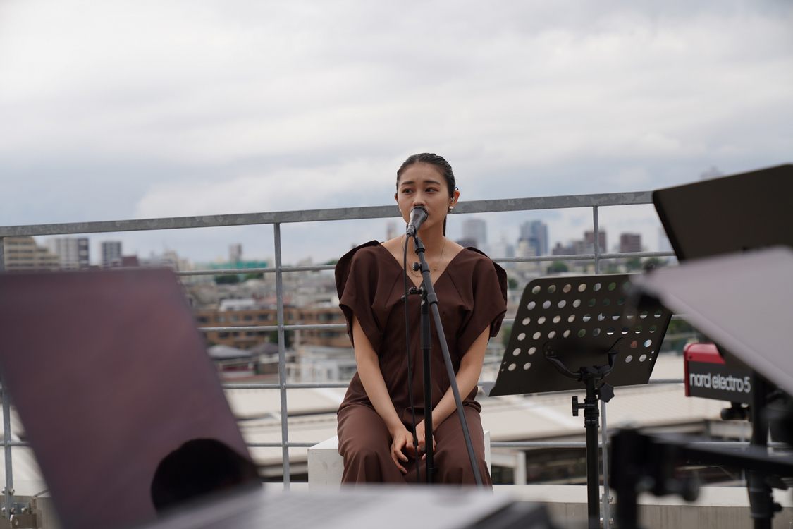 和田彩花『2020.06.21. 私たちには空があるだけだって、確かめてみよう』