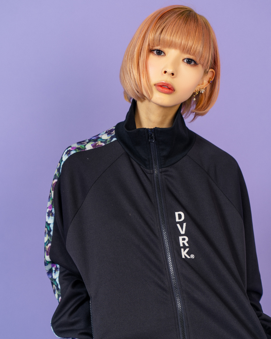 最上もが×『DVRK』コラボトラックスーツ