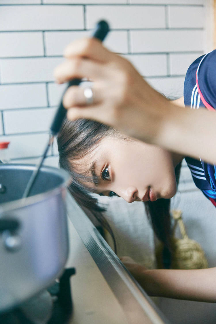 黒木ひかり　(c)持田薫/FLASHスペシャル