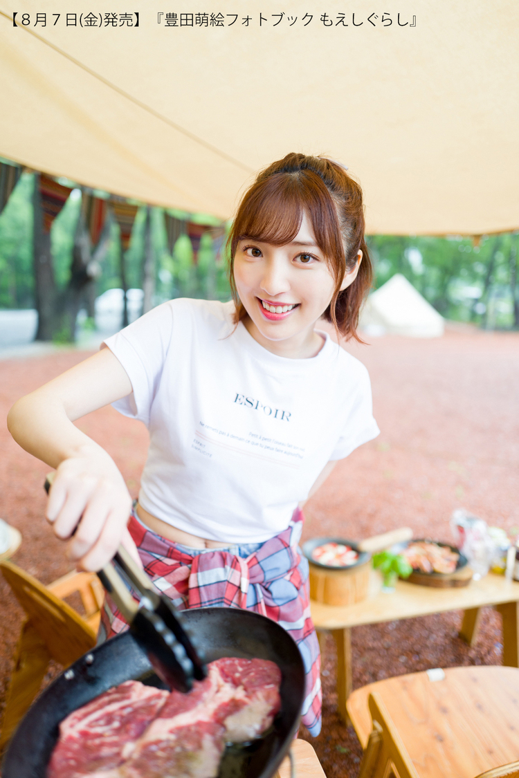 『豊田萌絵フォトブックもえしぐらし』先行カット