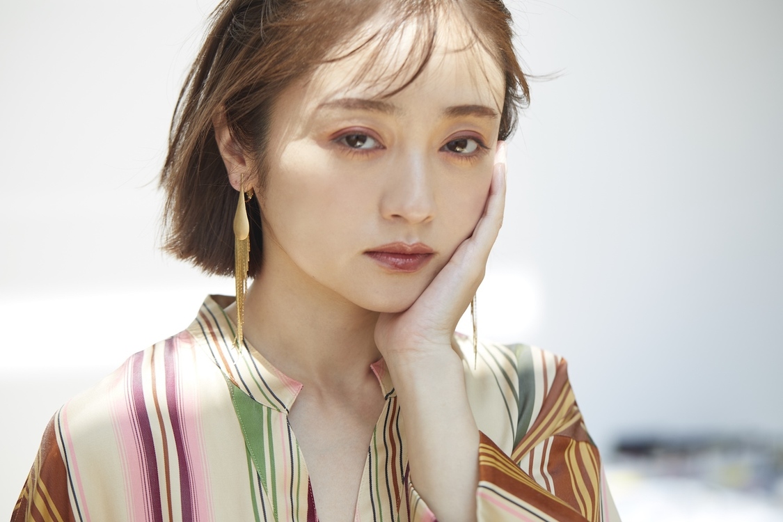 安達祐実（書籍の先行公開カット　撮影／横山創大）