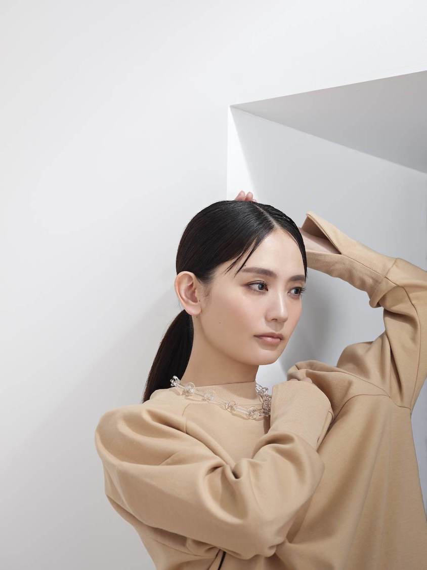 中村ゆり　書籍の先行公開カット　撮影／嶌原佑矢