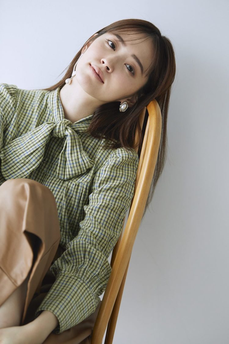 鈴木愛理　書籍の先行公開カット　撮影／横山創大