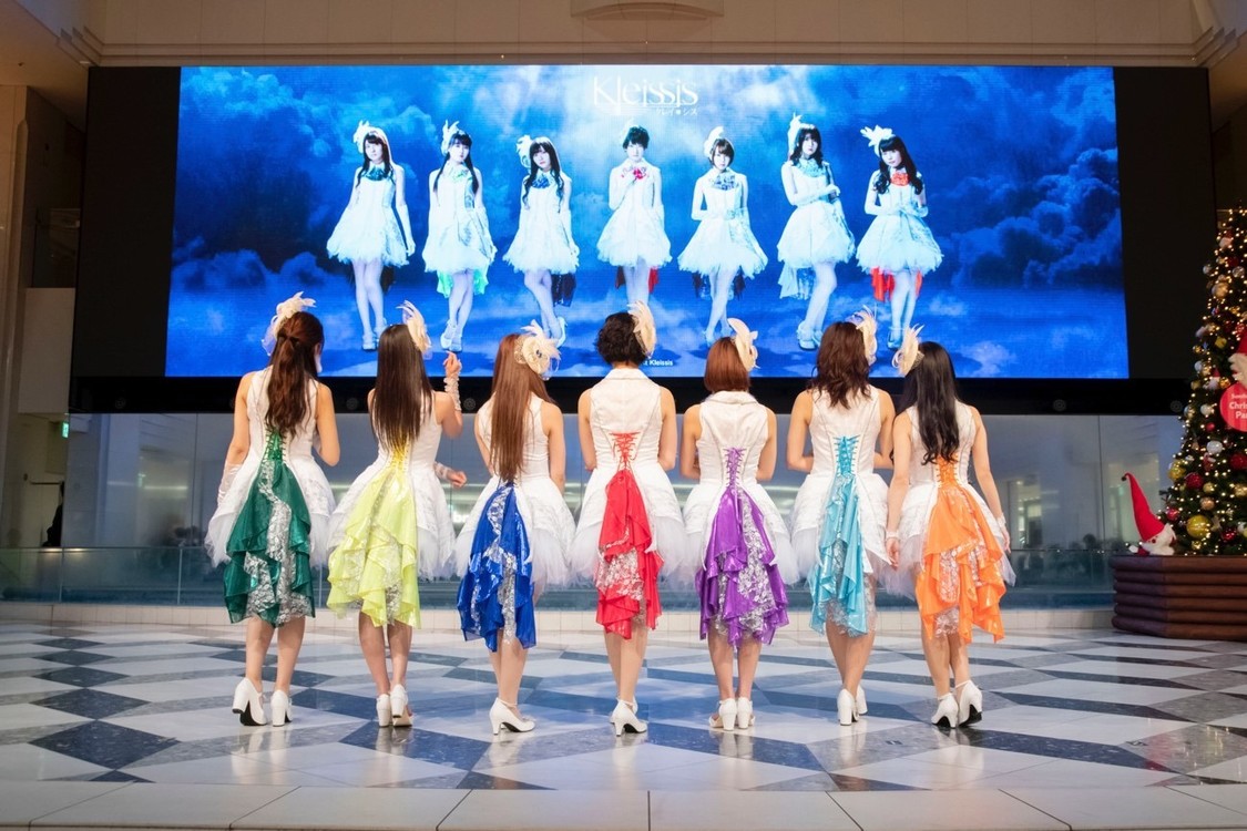 写真左から、 金子有希、 高橋麻里、 山田麻莉奈、 田中有紀、 富田美憂、 山根綺、 元吉有希子