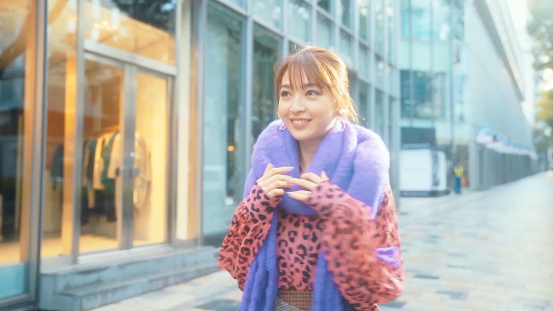 「Hey, Girls!」MVより