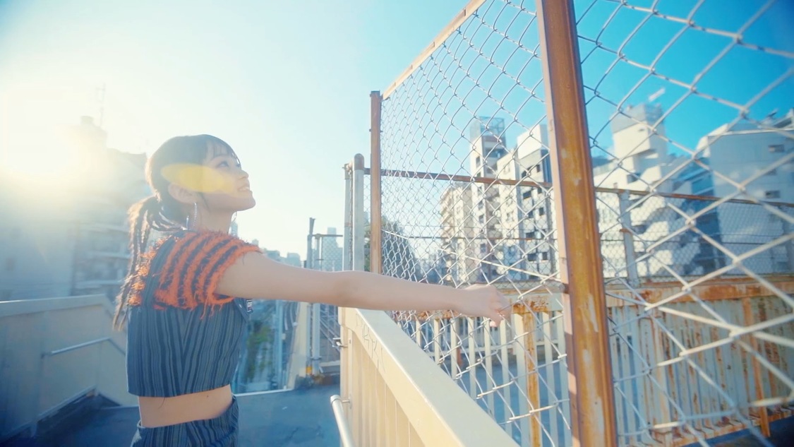 「Hey, Girls!」MVより