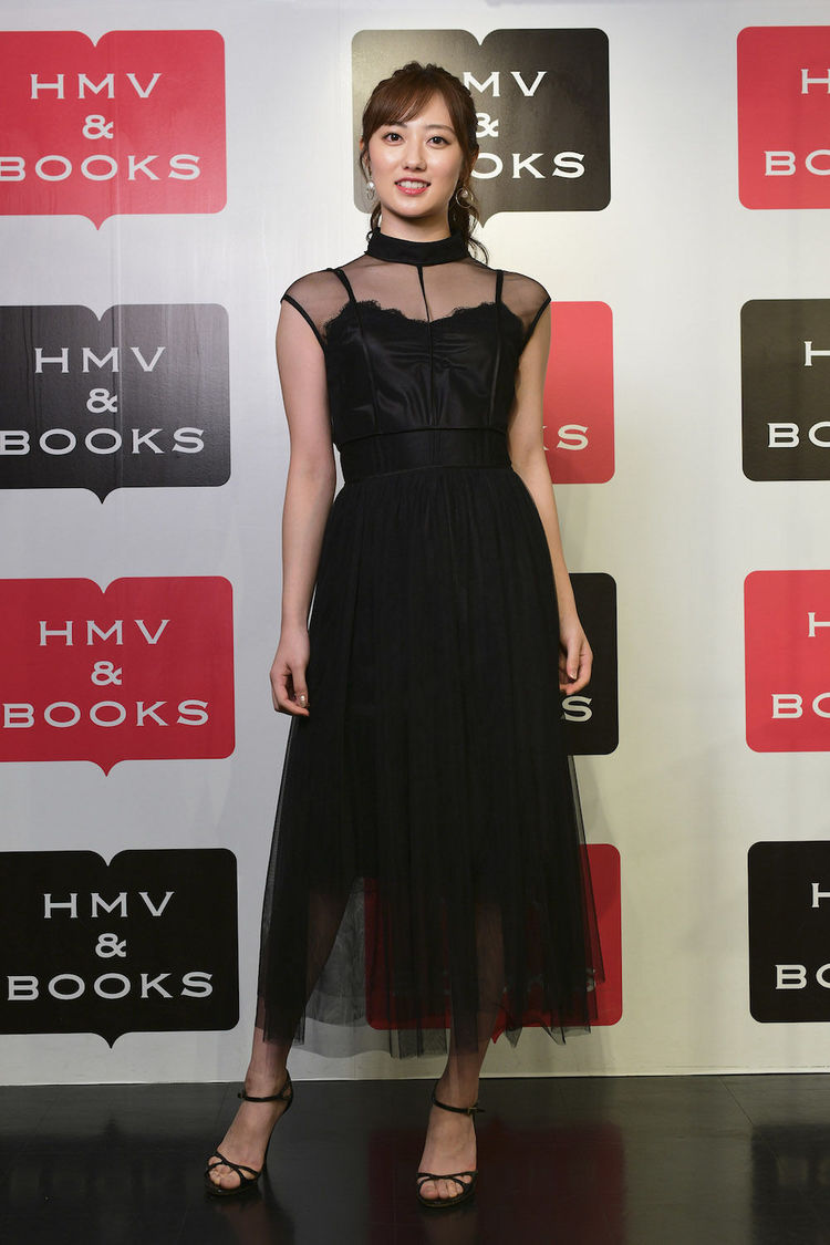 奥山かずさ写真集『AIKAGI』（ワニブックス刊）