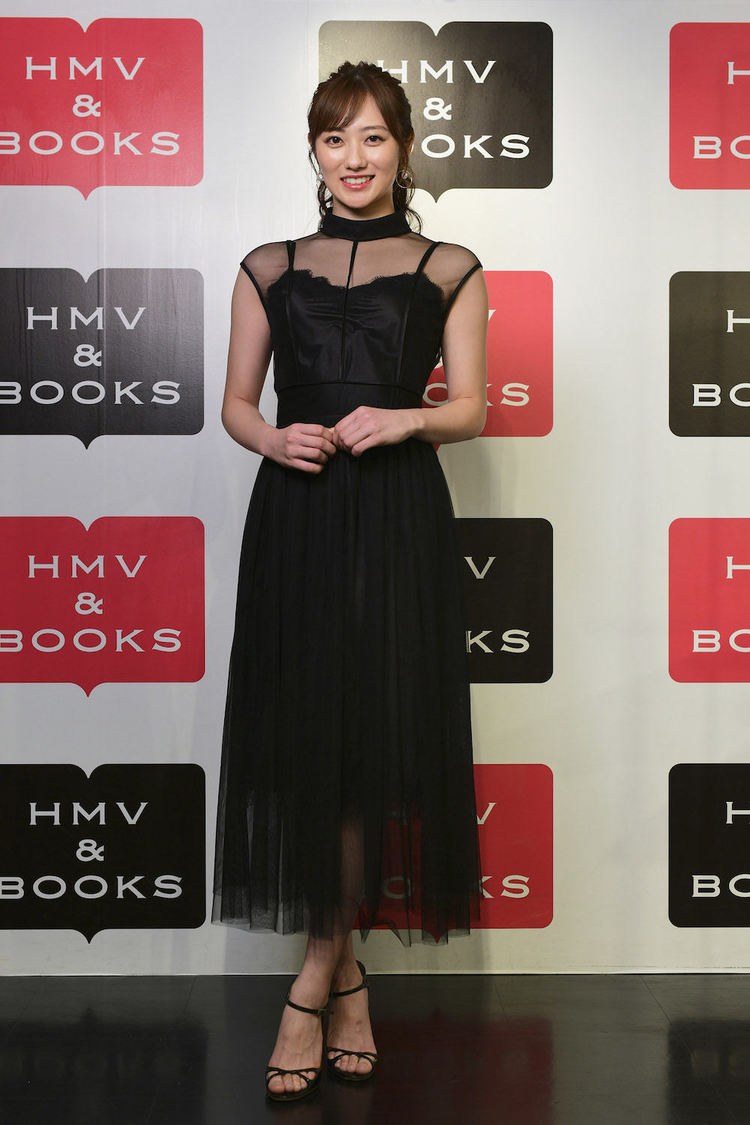 奥山かずさ写真集『AIKAGI』（ワニブックス刊）