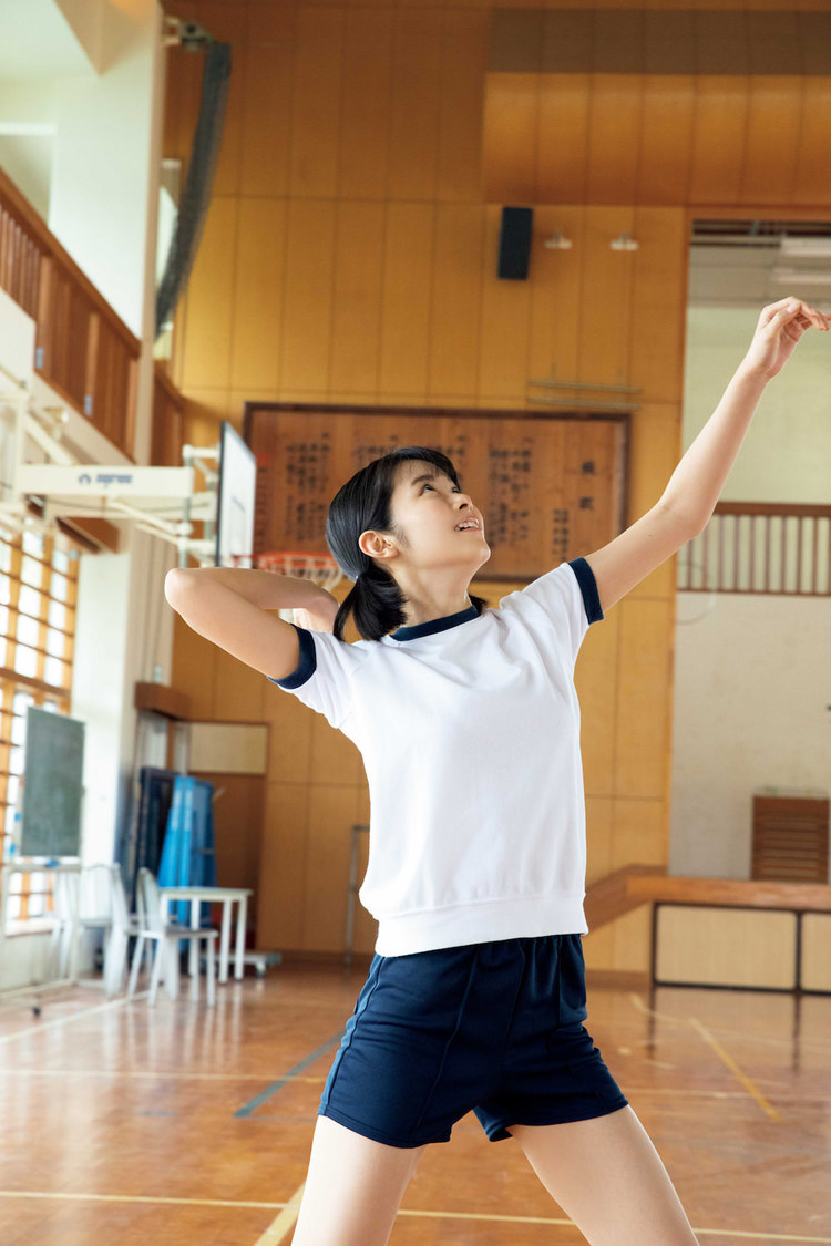 山﨑夢羽1st写真集『夢羽』（撮影：西田幸樹 ワニブックス刊） 